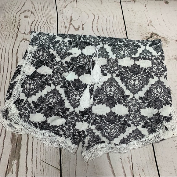 NWT FN Vegas Mami High Rose Printed Shorts - Picture 5 of 6